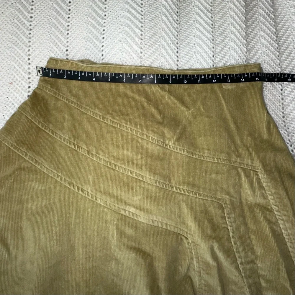 Women's A.M.I. Corduroy Green Skirt - Size 10 - Picture 5 of 7